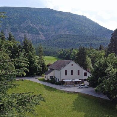 Commerce  680000 €