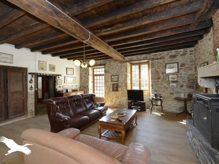 Maison en pierre de 4 pièces principales — photo 1