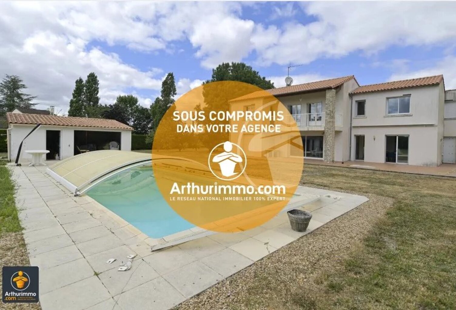 Maison de 236m2 La Foye-Monjault — photo 1