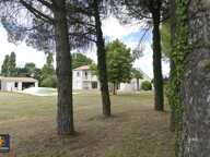 Maison de 236m2 La Foye-Monjault — photo 2