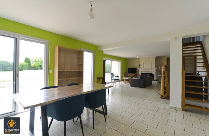 Maison de 236m2 La Foye-Monjault — photo 4