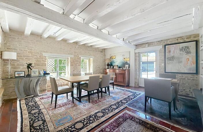 À VENDRE – Propriété de caractère avec dépendances, piscine et jardin clos, proche La Rochelle — photo 5