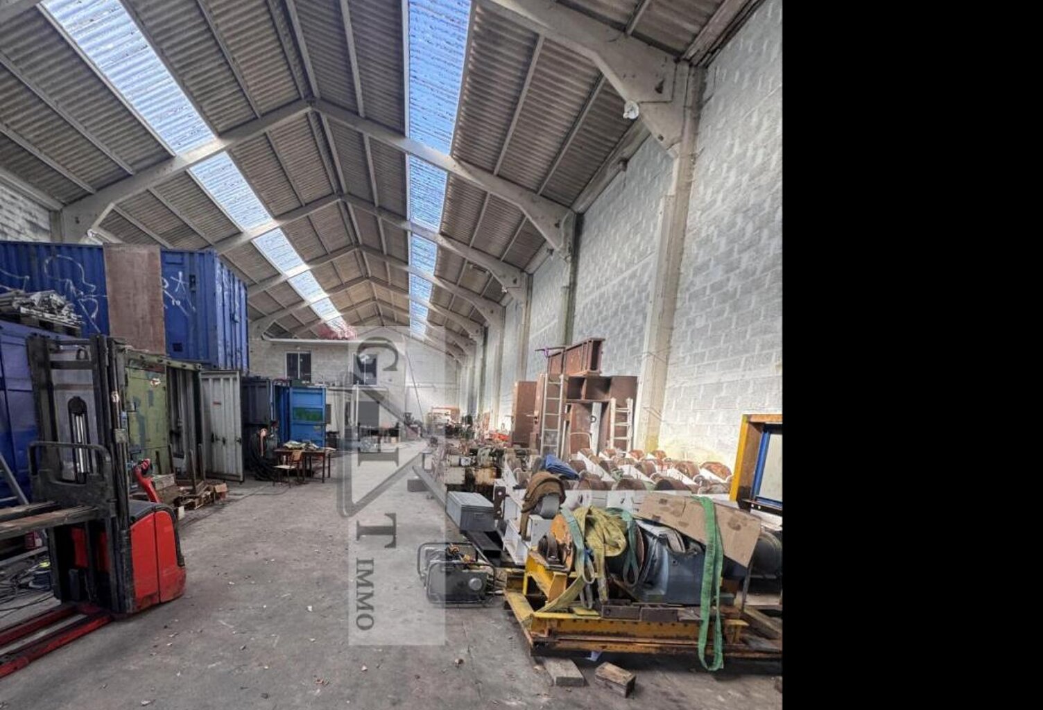 ENTREPOT 1312 M² A VENDRE FONTENAY TRESIGNY — photo 1
