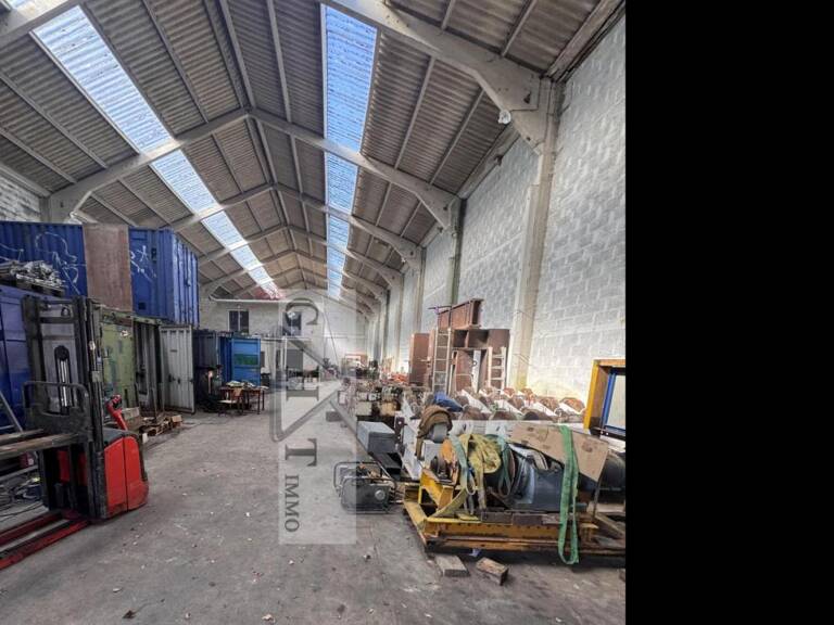 ENTREPOT 1312 M² A VENDRE FONTENAY TRESIGNY — photo 1