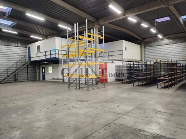 705 M² ENTREPOT BUREAUX A VENDRE A TORCY — photo du bien