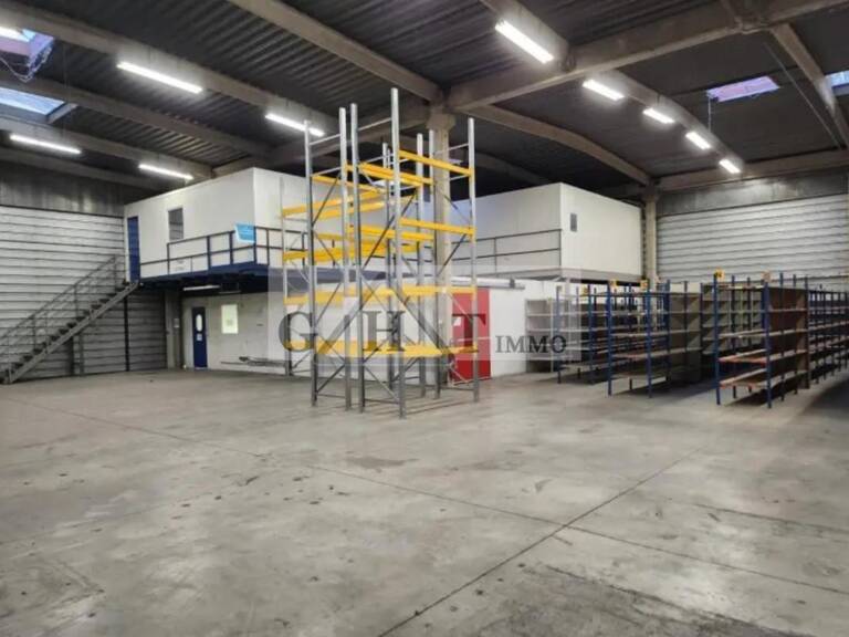 705 M² ENTREPOT BUREAUX A VENDRE A TORCY — photo 1