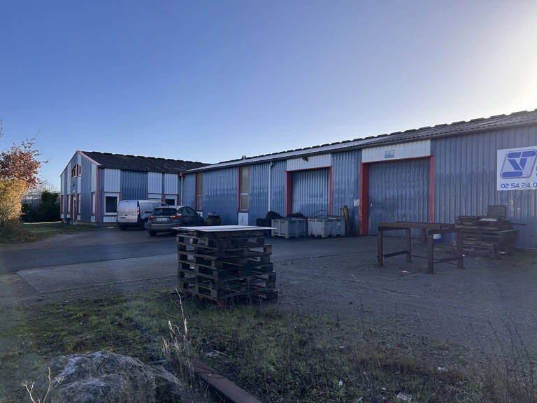 Grand entrepôt polyvalent à Argenton-sur-Creuse avec accès d — photo 1