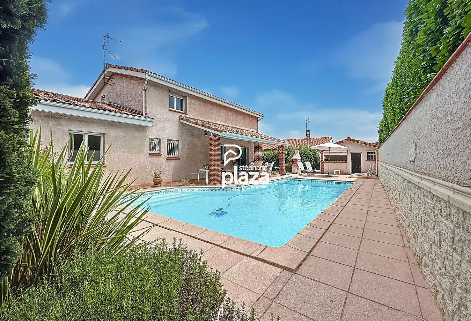 Plaza Immobilier - Léguevin - Maison T6 de 170 m² sur Un Terrain de 661 m² - Piscine — photo 1
