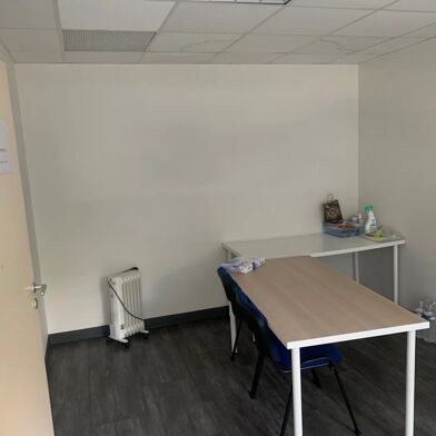 Bureau 5 pièces 1980 €