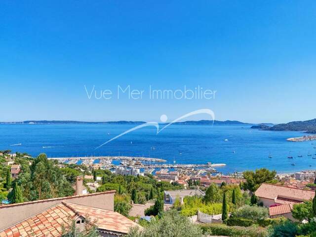 Vue mer panoramique pour cette villa 200 m² avec piscine à débor — photo du bien