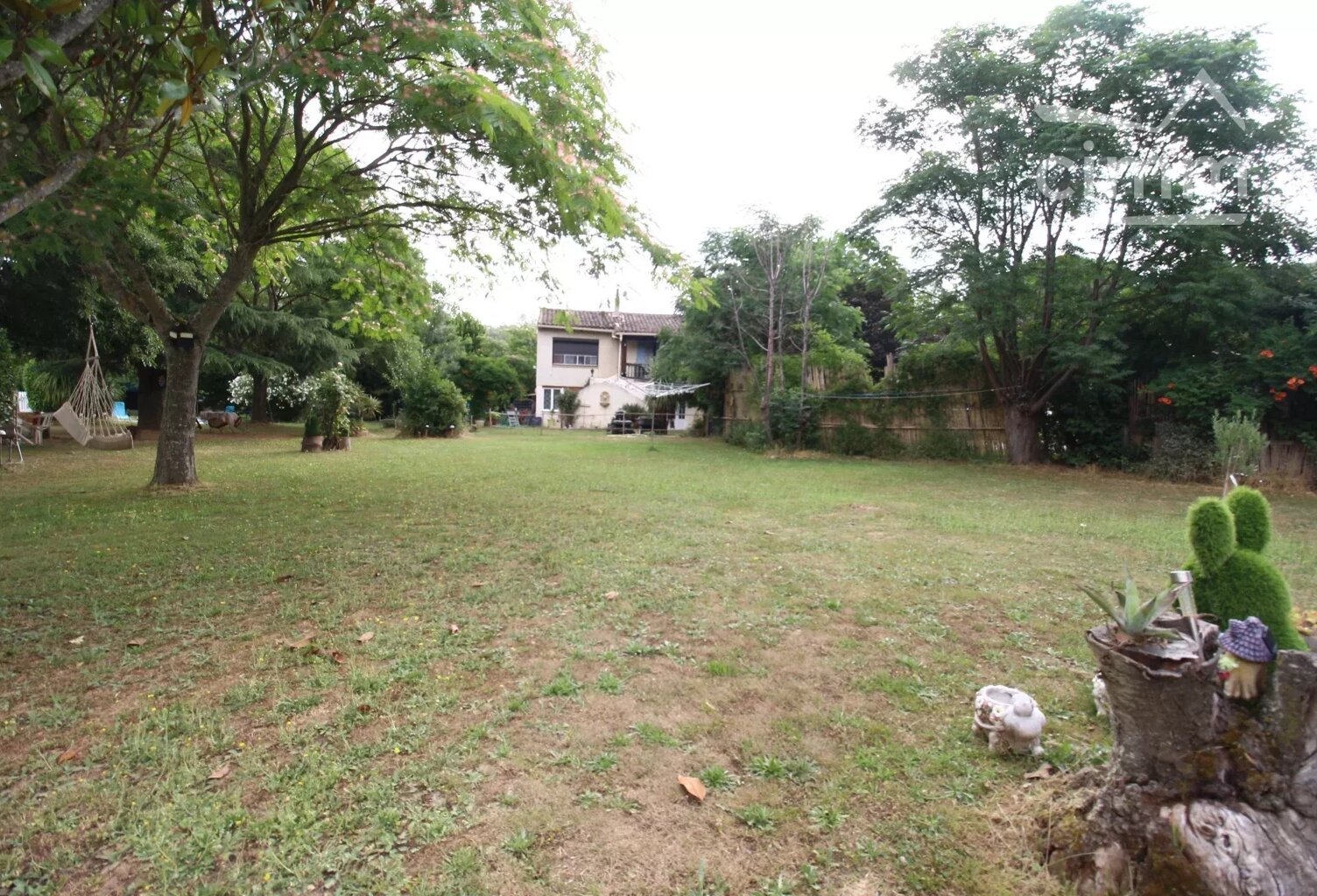 A vendre 2 maisons sur 23 000m² de terrain bordé par une rivière — photo 1