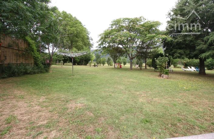 A vendre 2 maisons sur 23 000m² de terrain bordé par une rivière — photo 2