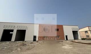 Commerce  2106 m² à louer à Chassieu (69680)