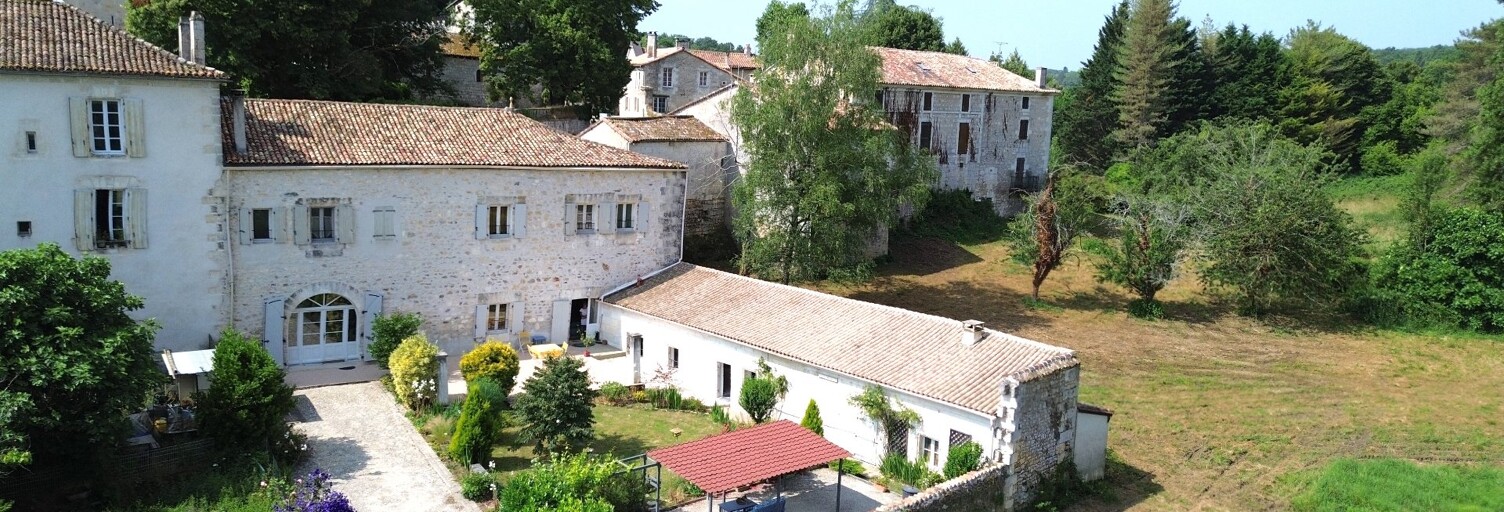 Maison 7 Pièces 300 m² à vendre à Vouzan (16410)