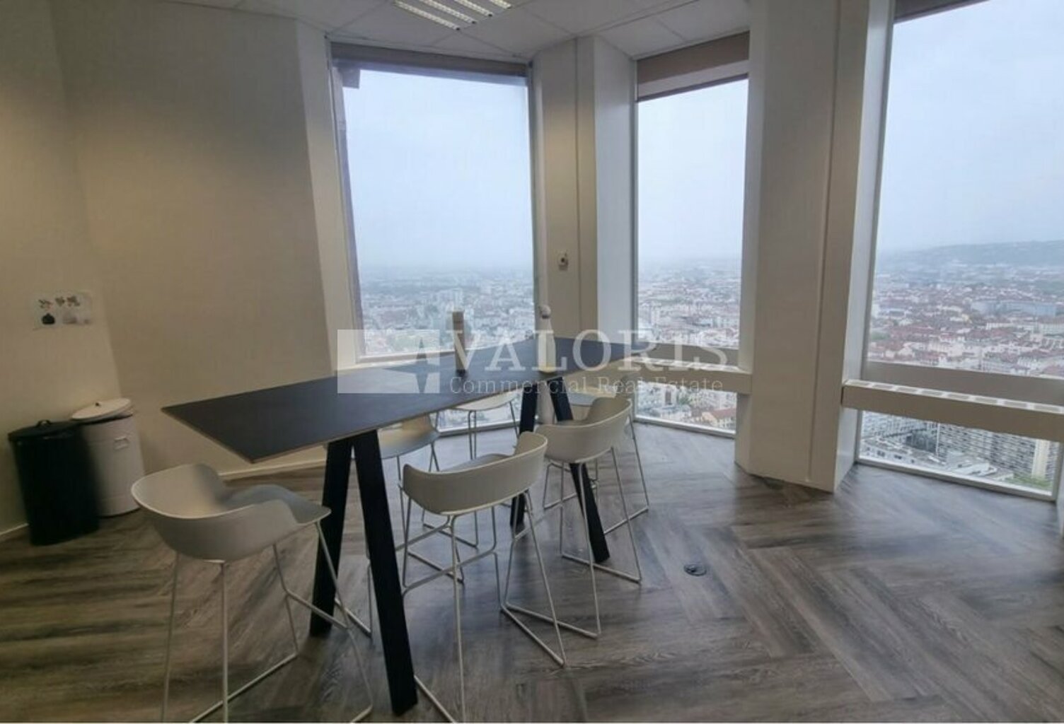BUREAUX à LOUER — photo 1