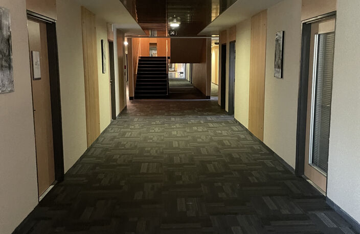 118 m2 LIEUSAINT - CARRE HAUSMANN II - BUREAUX DE STANDING — photo 3