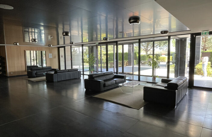 118 m2 LIEUSAINT - CARRE HAUSMANN II - BUREAUX DE STANDING — photo 4