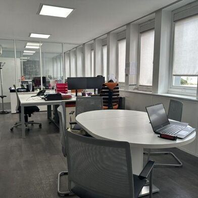 Bureau  1045974 €
