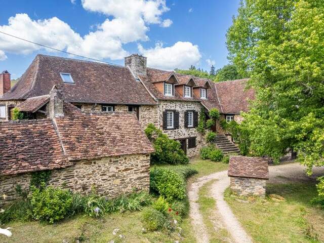 Maison en pierre de 18 pièces principales — photo du bien