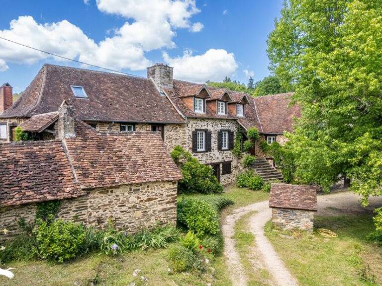 Maison en pierre de 18 pièces principales — photo 1