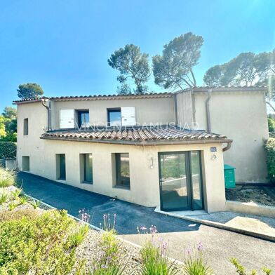 Commerce  590000 €