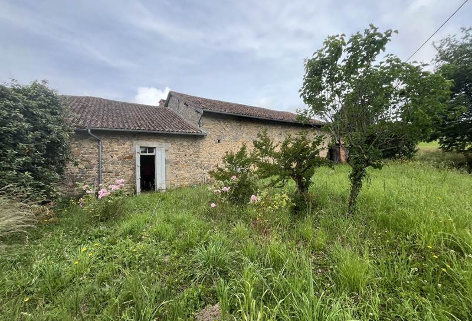 Maison en pierre de 2 pièces principales — photo 1