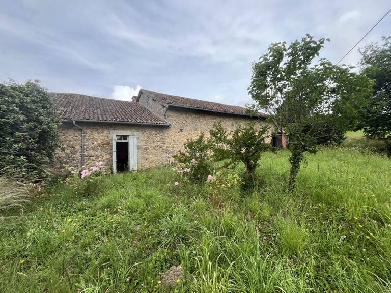 Maison en pierre de 2 pièces principales — photo 1