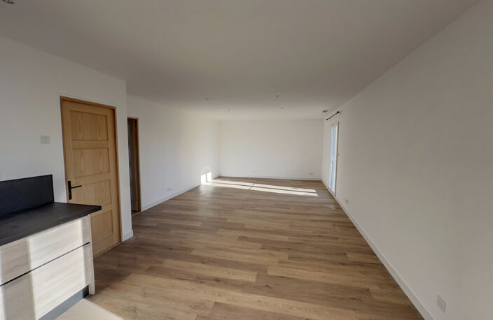 BERNIS, Location Appartement T4 au 1er étage d'une Villa avec jardin privatif — photo 3