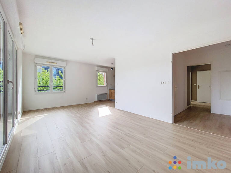 Appartement T3 sur LEERS avec balcon et 2 places de parking — photo 1