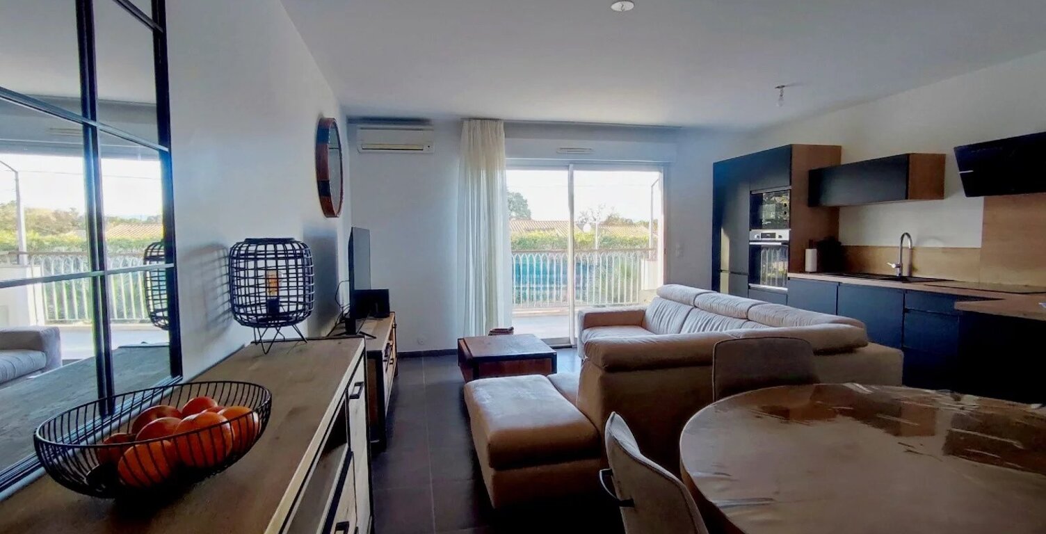 ROQUEBRUNE SUR ARGENS APPARTEMENT T3 GARAGE — photo 1