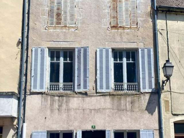 MAISON DE VILLAGE COEUR NIVERNAIS - TOUTES COMMODITES 145 m2 sur 3 niveaux - Cave et petit jardin — photo du bien