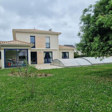 Maison 5 pièces 655200 €