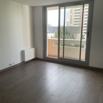 Appartement 2 pièces 883 €