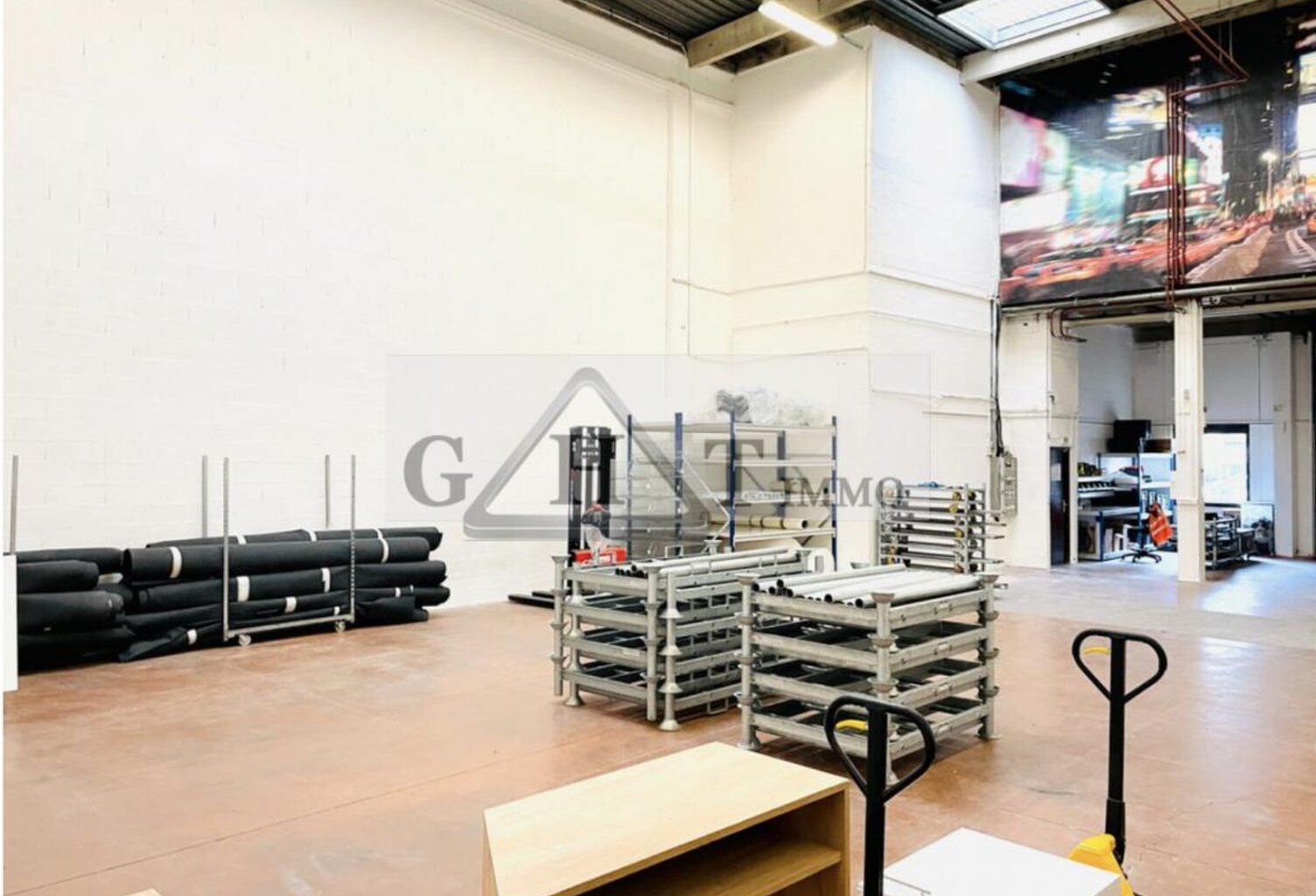 À louer – Entrepôt + bureaux – 320 m² – Gennevilliers — photo 1