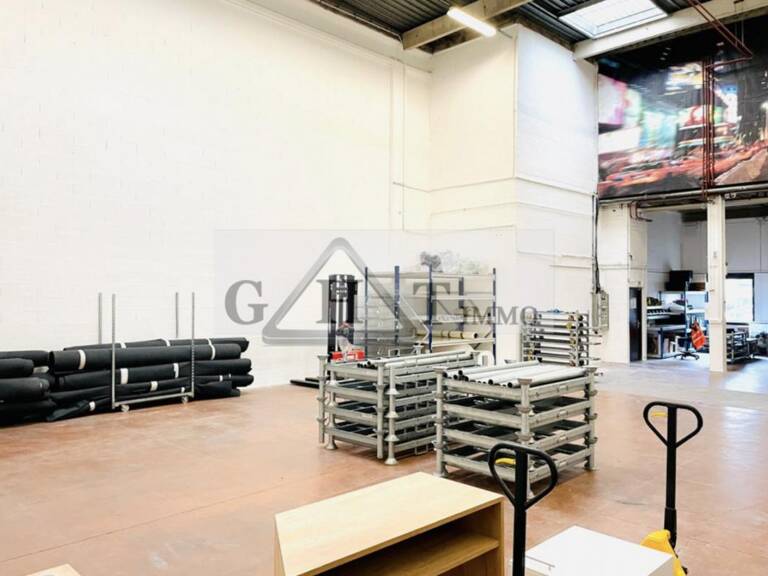 À louer – Entrepôt + bureaux – 320 m² – Gennevilliers — photo 1