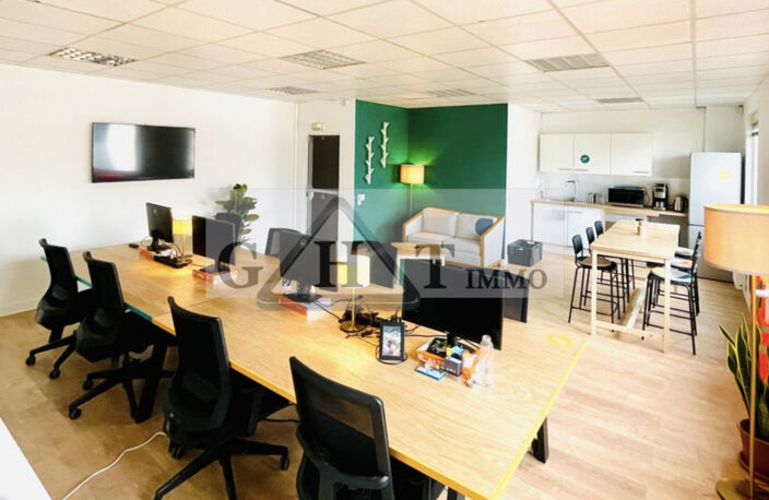 À louer – Entrepôt + bureaux – 320 m² – Gennevilliers — photo 2