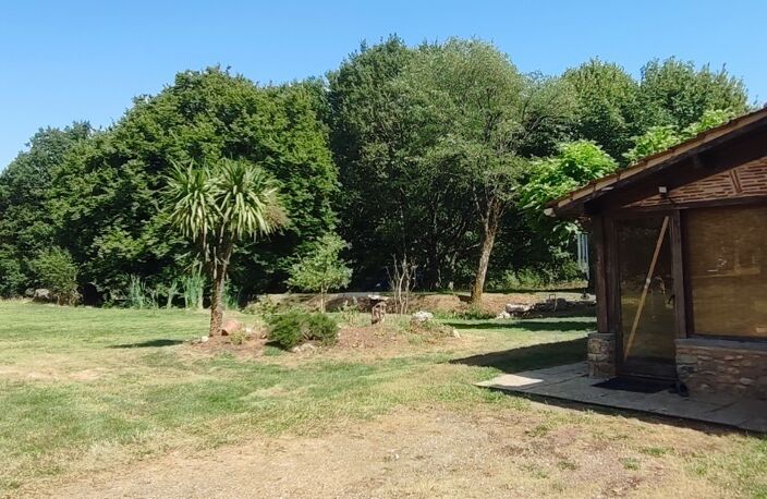 A SAISIR, 10 MN DE LALINDE BELLE PROPRIETE EN PIERRE SITUÉE SUR UN PLATEAU VERDOYANT DE 15 000 M², COMPOSÉE D'UNE PÉRIGOURDINE DE 110 M² SH, 3 CHAMBRES + UNE DEPENDANCE DE 89 M² POUVANT SERVIR DE MAISON D'AMIS + UN LOGEMENT T3 DE 84 M² AVEC TERRASSE, UN GRAND GARAGE IDEAL POUR CAMPING-CAR + PISCINE.                                                                   — photo 4