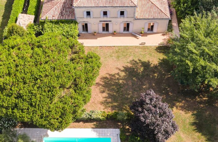 À VENDRE  ÉLÉGANTE VILLA DE 268 M²  CHARME BORDELAIS, — photo 4