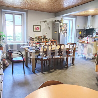 Appartement 6 pièces 180000 €