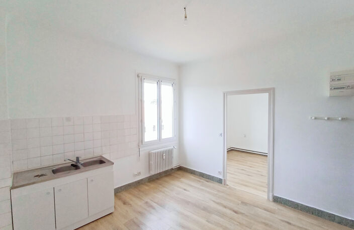 AUBENAS CENTRE - APPARTEMENT 2 PIECES 27m2 ASCENSEUR — photo 2