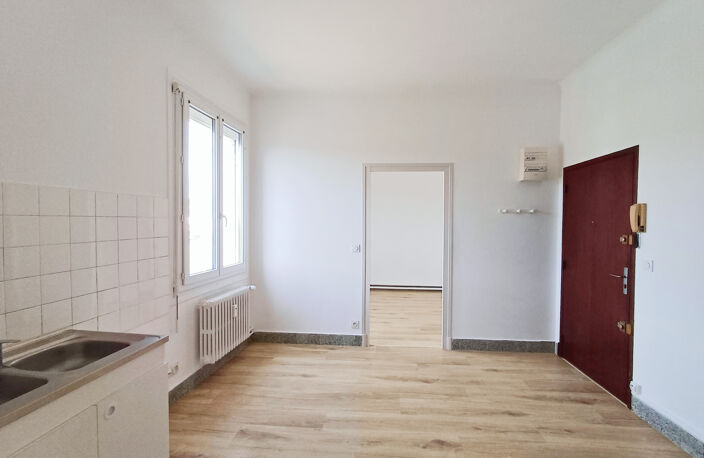 AUBENAS CENTRE - APPARTEMENT 2 PIECES 27m2 ASCENSEUR — photo 4