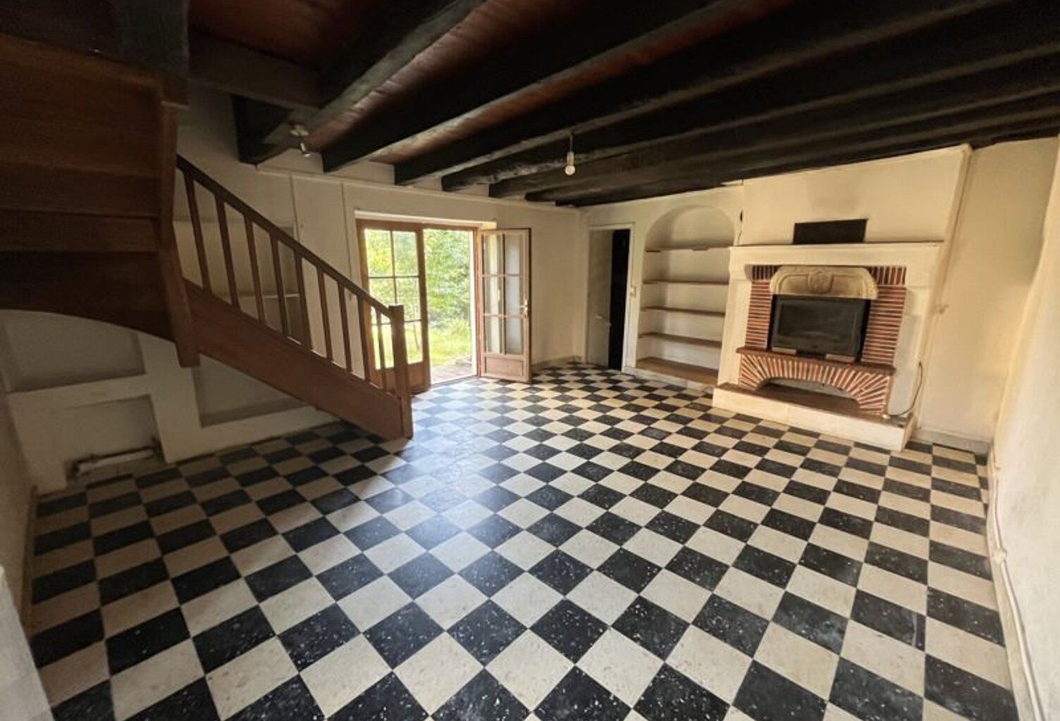 Maison en pierre de 2 pièces principales — photo 1