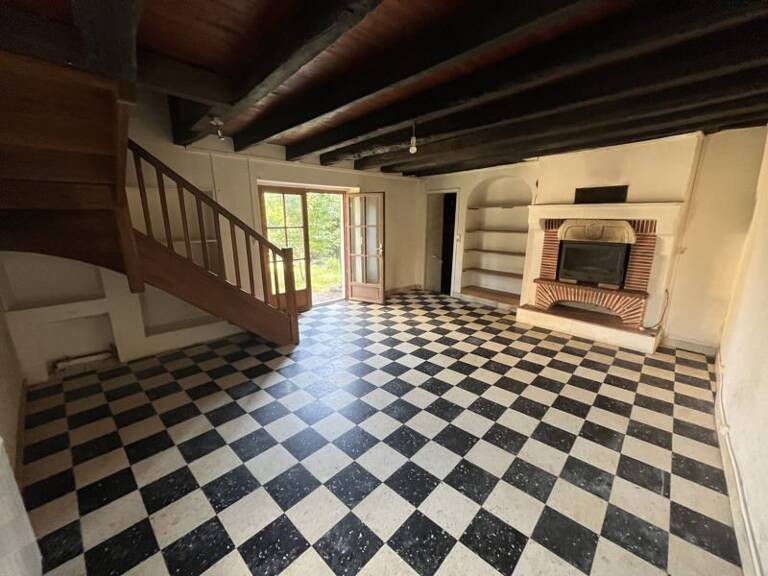 Maison en pierre de 2 pièces principales — photo 1