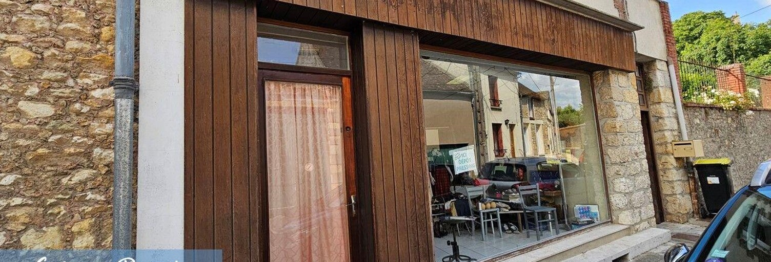 Commerce  595 m² à vendre à Puiseaux (45390)