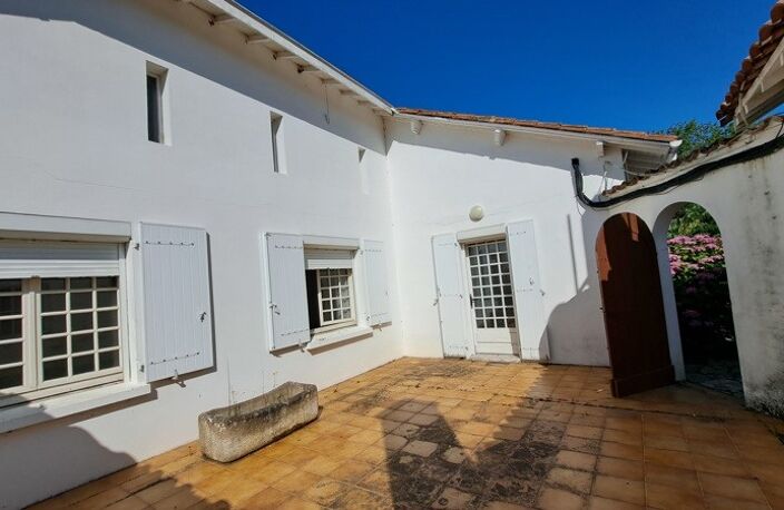 Vente maison 7 pièces 224 m² Saint-Seurin-sur-l'Isle (33660) — photo 2