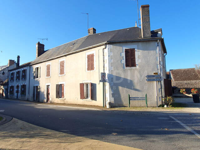 Maison de deux appartements à Léré — photo du bien