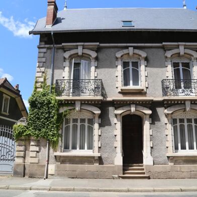 Maison 8 pièces 319000 €
