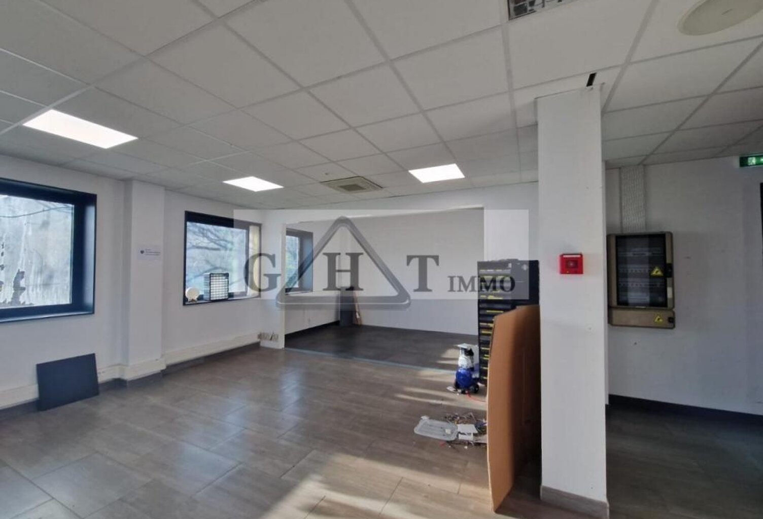 entrepôt/bureaux lot O1 822m² Ivry — photo 1