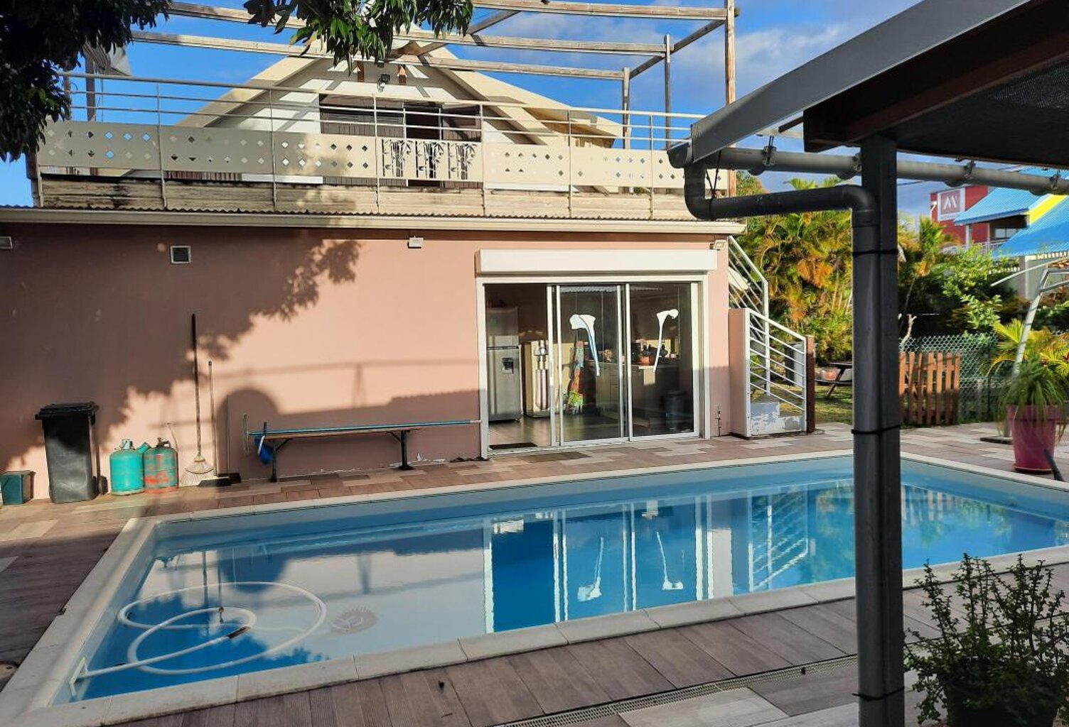 En vente sur Saint Suzanne villa F8 DE 246m² sur terrain 983m² — photo 1