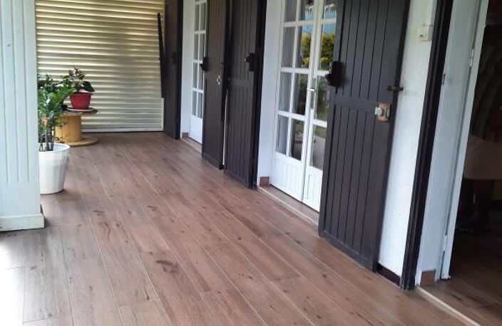 En vente sur Saint Suzanne villa F8 DE 246m² sur terrain 983m² — photo 3